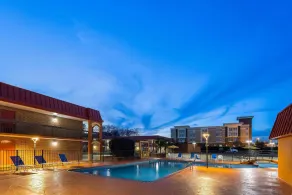 Days Inn by Wyndham Forsyth - Piscine