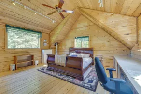 Historic Century-Old Cabin in Downtown Hope - Innvendig