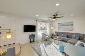 2 Mi to Old Town! Dog-friendly Condo w/ Pool - Interiör