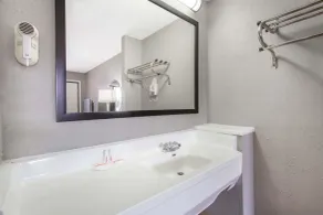 Super 8 by Wyndham Wytheville - Salle de bain