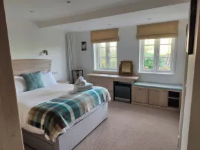 5 Burford Mews - Rum