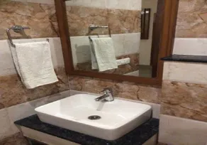 Hotel Aura - Bathroom