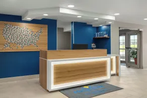 Microtel Inn & Suites by Wyndham Culpeper - Lobby