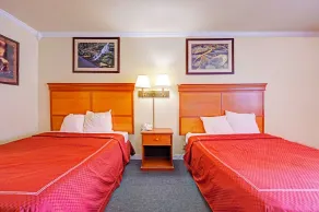 Capital O Stevenson Inn Riverside - Chambre
