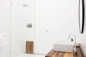 Flash Jacks of Gundagai - Baño