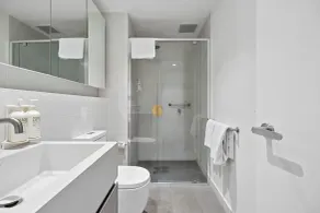 Realm Apartments by CLLIX - Bathroom