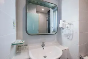 Swiss-Belexpress Jemursari - Bathroom