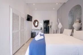 Loucas on the Cliff - Room