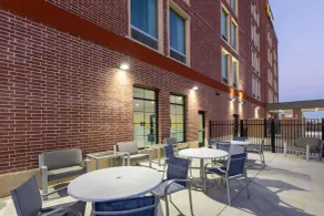 La Quinta Inn & Suites by Wyndham Dallas - Frisco Stadium - Piscine