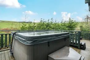 Elm Lodge - Outdoor spa tub