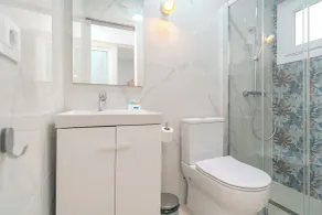 2-Bedroom Apartment in Guargacho, Sur Tenerife - Badrum