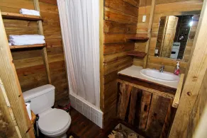 Pilgrims Paradise Cabin 2 - Bathroom