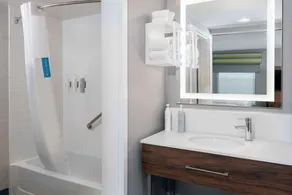Hampton Inn & Suites Cleveland-Beachwood - Salle de bain