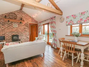 Maltkiln Cottage At Crook Hall Farm - Living room