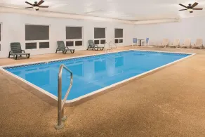 Days Inn by Wyndham Osage Beach Lake of the Ozarks - Piscine