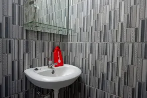RedDoorz @ Jalan Gatot Subroto Semarang - Baño