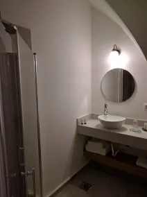 Legatia - Bathroom