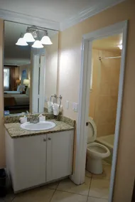 Anna Maria Island Dream Inn - Bathroom