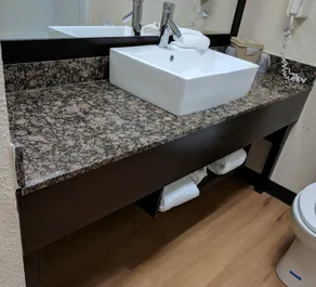 Red Roof Inn PLUS+ & Suites Opelika - Salle de bain