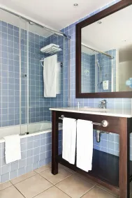 PortAventura Hotel Roulette - Includes unlimited access to PortAventura Park & 1 access to Ferrari Land - Salle de bain