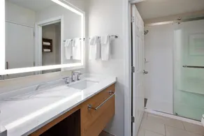 Staybridge Suites Omaha 80th and Dodge by IHG - Salle de bain