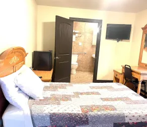 The Oasis Extended Stay - Zimmer