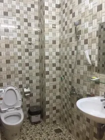 Gia Khanh Hotel - Bathroom