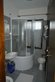 Guest House Kmečki Hram FORTUNA - Badezimmer