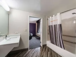 La Quinta Inn & Suites by Wyndham San Antonio Downtown - Room