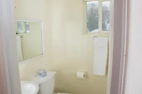 Budget Inn - Bathroom
