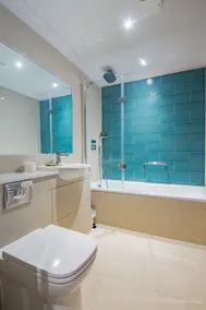 The Eaton Oak - Bathroom