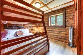 Pet-friendly Lyndon Station Cabin - Hike & Fish! - Habitación