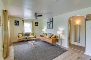 14 Mi to Pittsburgh: Clairton Trailside Retreat - Interior
