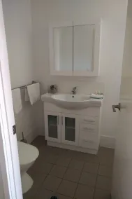 Airlie Central Apartments - Bagno