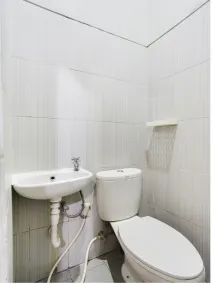 Griya Loka 1 Syariah Near RSUD Dr Kariadi Mitra RedDoorz - Baño