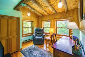 Forest Hideaway in Plainfield: Hike, Paddle & Ski - Interni