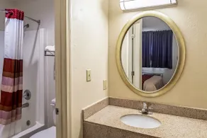 Red Roof Inn Columbus - Taylorsville-Edinburgh - Baño