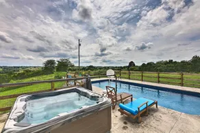 Chic Williamstown Retreat With Pool & Hot Tub! - Innenbereich