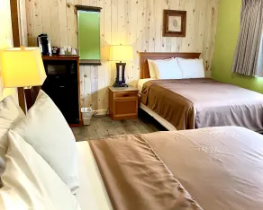 Four Seasons Lodge - Room