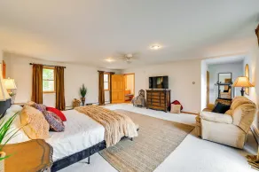 New York Retreat - Furnished Deck & Mountain Views - Interior