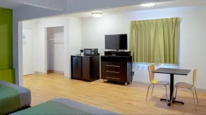 Studio Lodge Springdale Cincinnati  - Chambre