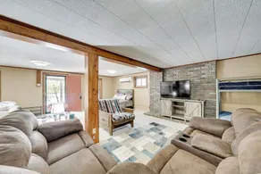 Lakefront Retreat w/ Patio in Fort Towson! - Interiör