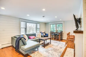 Walk to Beach: Jamestown Home w/ Bridge Views! - Interiør