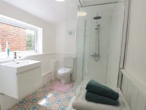 Sole Bay Cottage - Bathroom