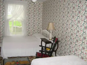 The Olde Village Inn - Room