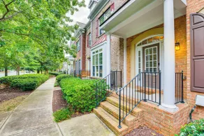 3 Mi to Avalon: Townhome w/ Balcony in Alpharetta! - Interiør