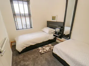 23a High Street - Rom
