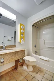 Motel 6-Newport, RI - Salle de bain