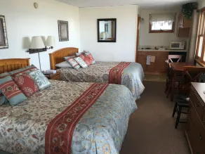 Sandpiper Beachfront Motel - Room