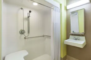 Microtel Inn & Suites by Wyndham Johnstown - Salle de bain